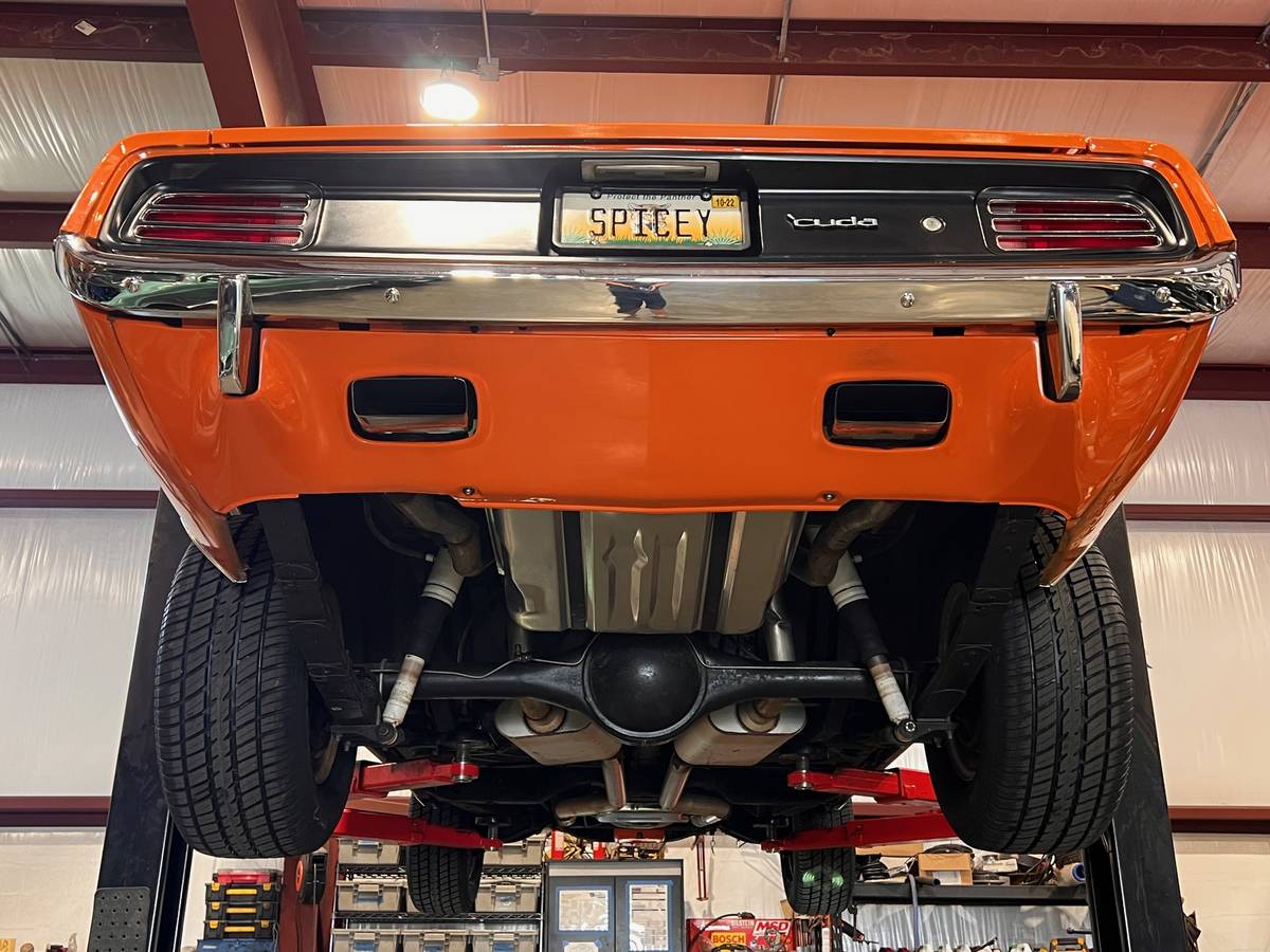 Plymouth-barracuda-1970-orange-10