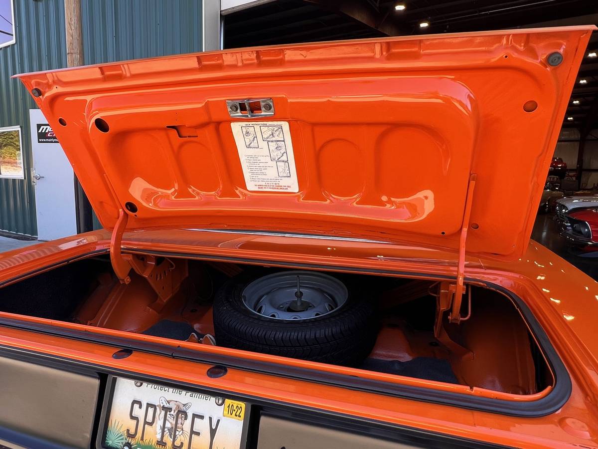 Plymouth-barracuda-1970-orange-13