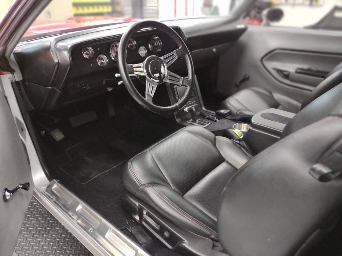 Plymouth-barracuda-1971-custom-10