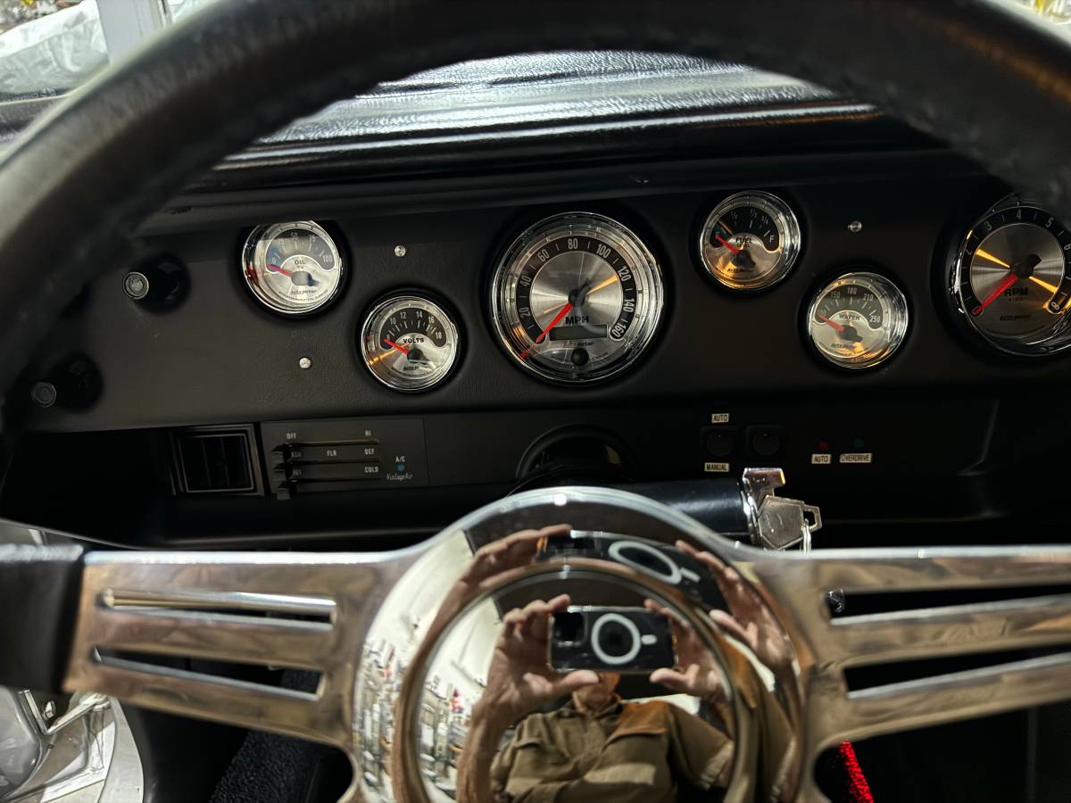 Plymouth-barracuda-1971-custom-7