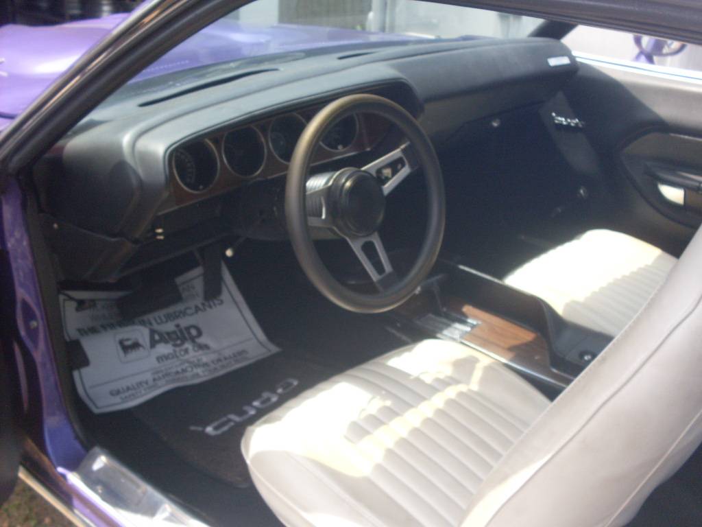 Plymouth-barracuda-1973-purple-7