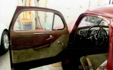 Plymouth-coupe-1947-red-6