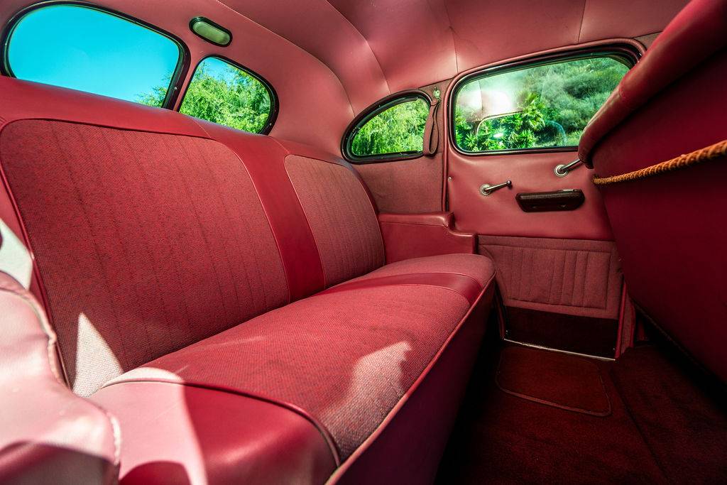 Plymouth-deluxe-1937-13