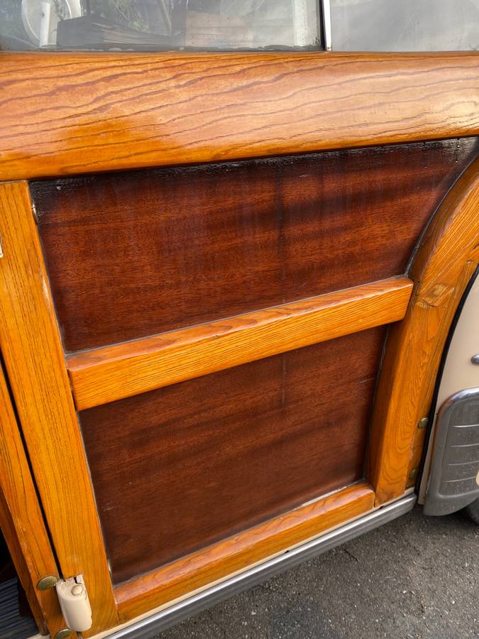 Plymouth-deluxe-woody-wagon-1950-10