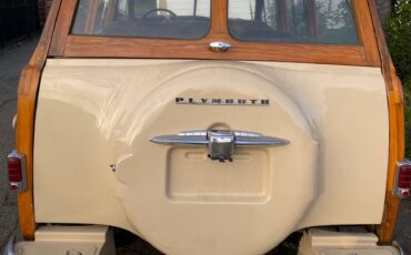 Plymouth-deluxe-woody-wagon-1950-4