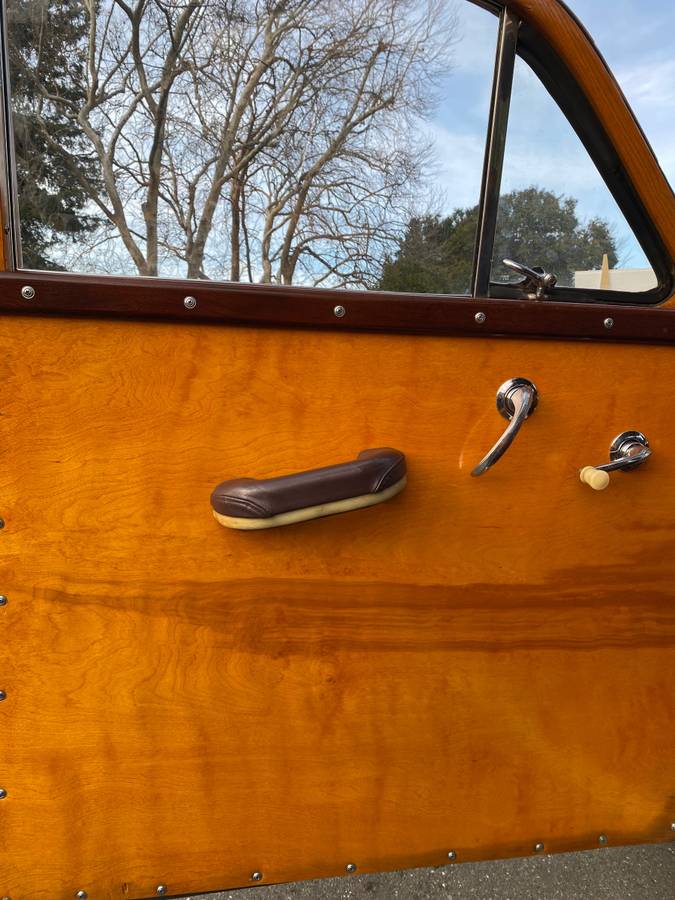 Plymouth-deluxe-woody-wagon-1950-5