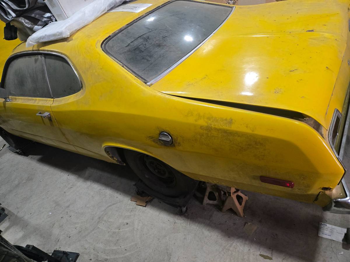 Plymouth-duster-1974-10