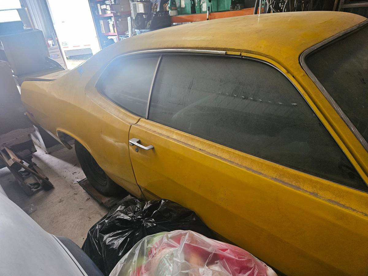 Plymouth-duster-1974-3