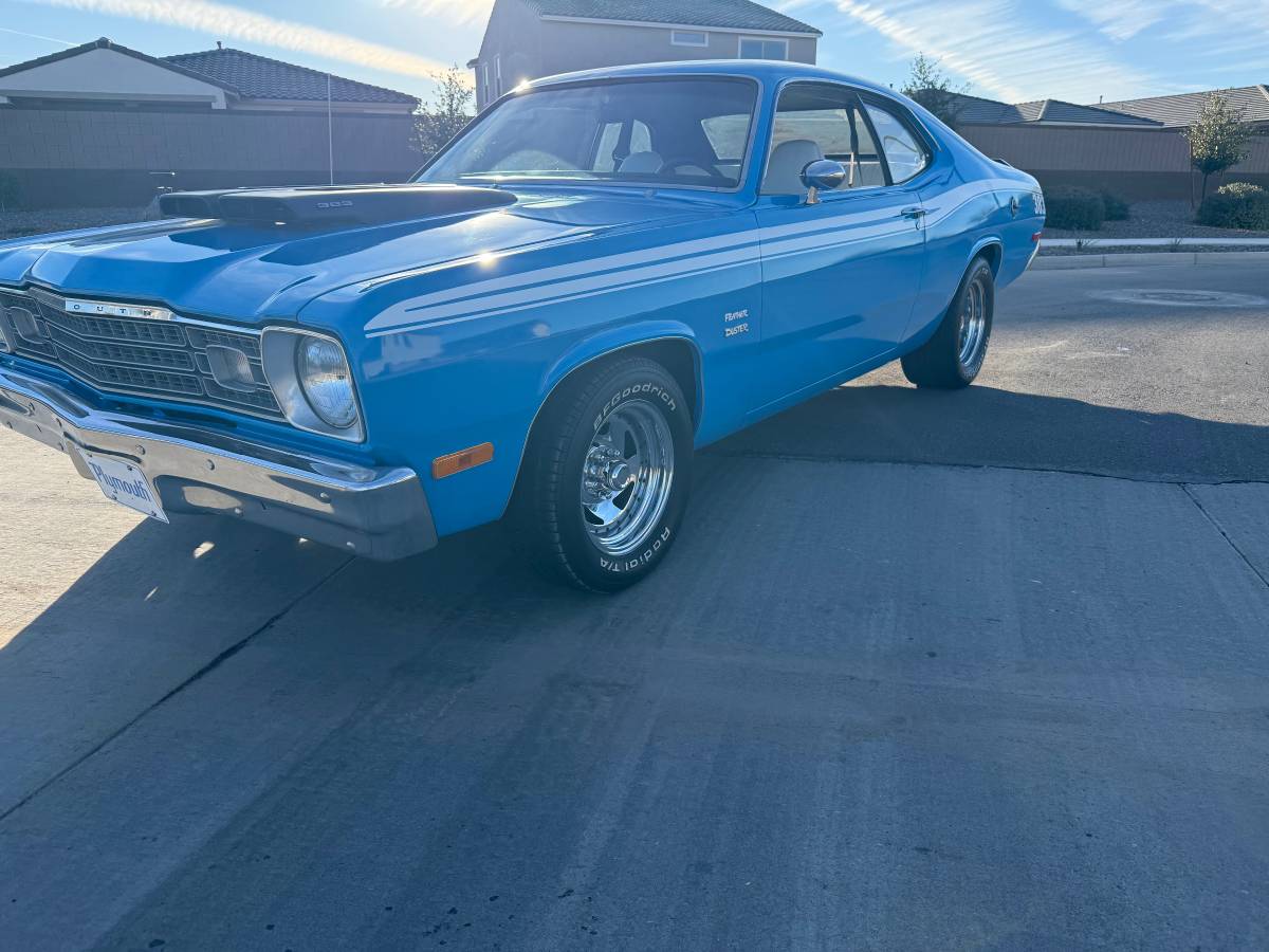 Plymouth-duster-1976-5