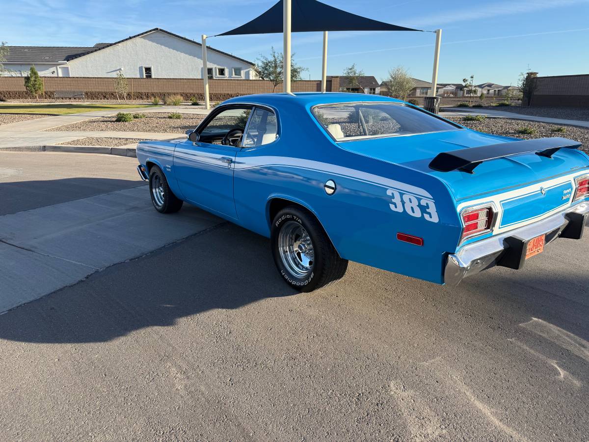 Plymouth-duster-1976-7