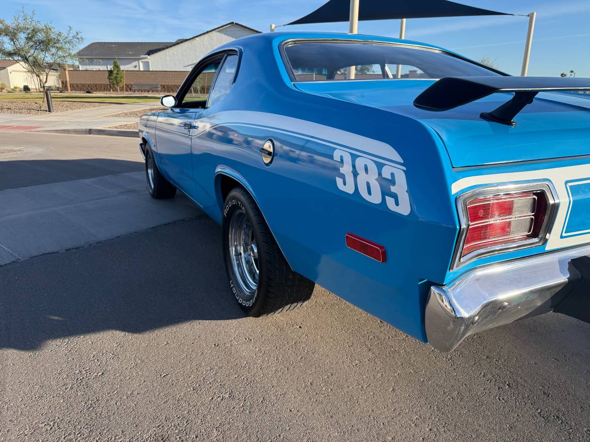 Plymouth-duster-1976-8