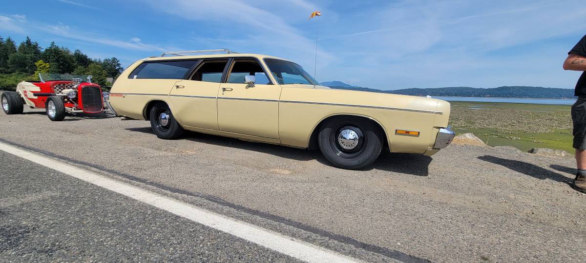 Plymouth-fury-1973-custom
