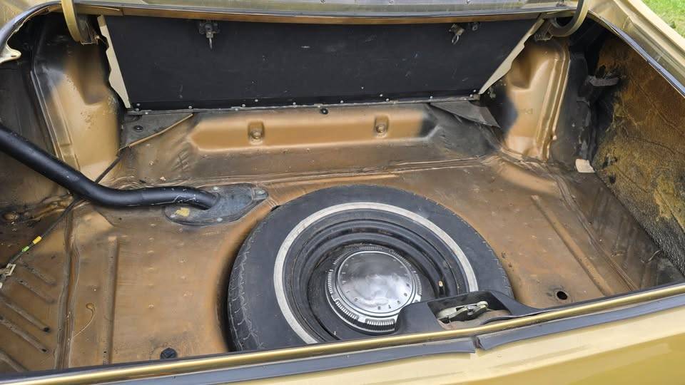 Plymouth-gold-duster-1973-brown-13