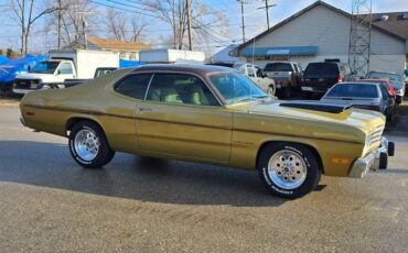 Plymouth-gold-duster-1973-brown-2