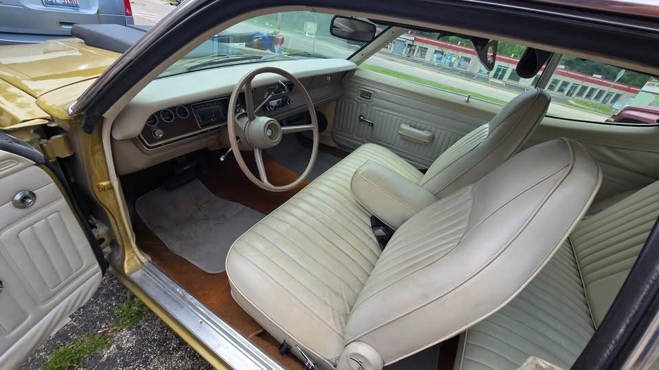 Plymouth-gold-duster-1973-brown-21