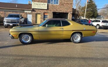 Plymouth-gold-duster-1973-brown