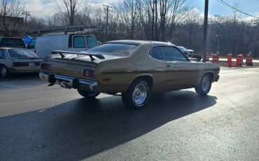 Plymouth-gold-duster-1973-brown-49
