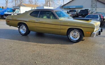 Plymouth-gold-duster-1973-brown-67