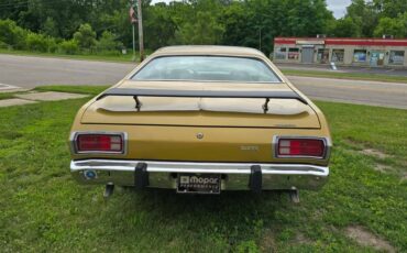 Plymouth-gold-duster-1973-brown-68
