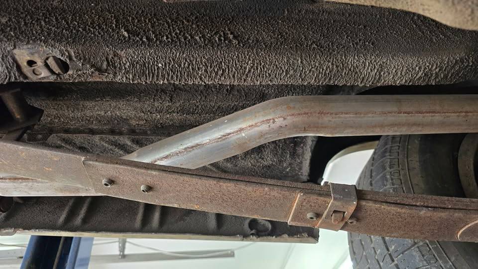 Plymouth-gold-duster-1973-brown-75