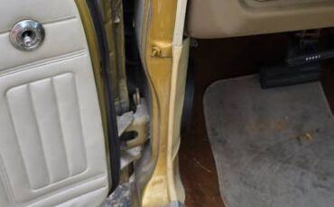 Plymouth-gold-duster-1973-brown-79