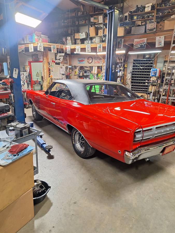 Plymouth-gtx-1968-red-10