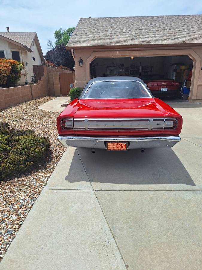 Plymouth-gtx-1968-red-9