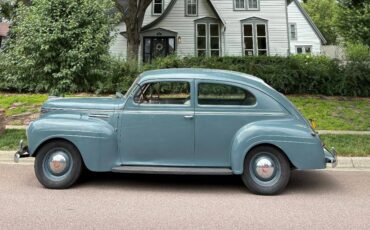Plymouth-p10-sedan-1940-2