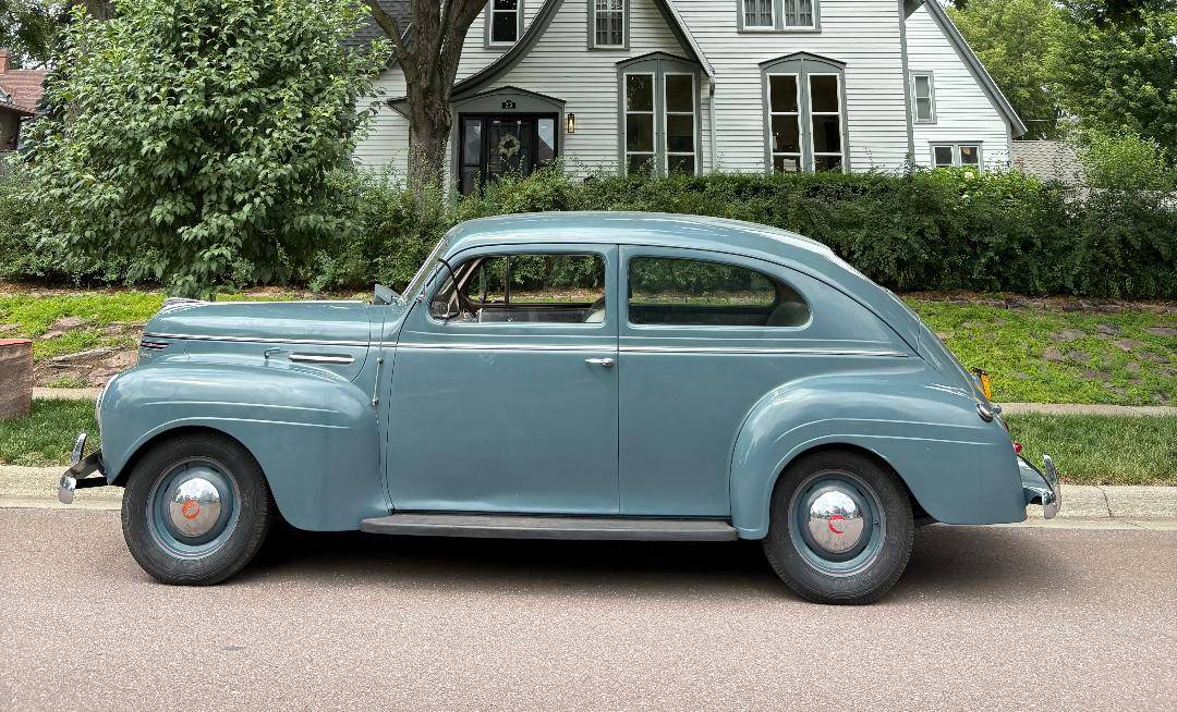 Plymouth-p10-sedan-1940-2