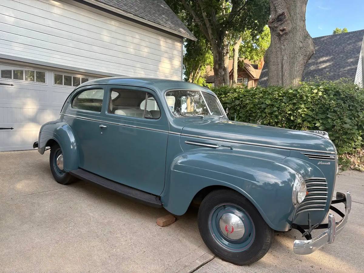 Plymouth-p10-sedan-1940-3