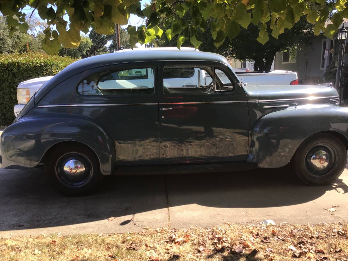 Plymouth-p10-sedan-1940-5