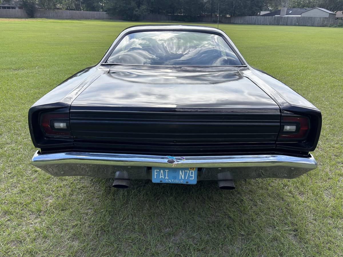 Plymouth-roadrunner-1968-black-1