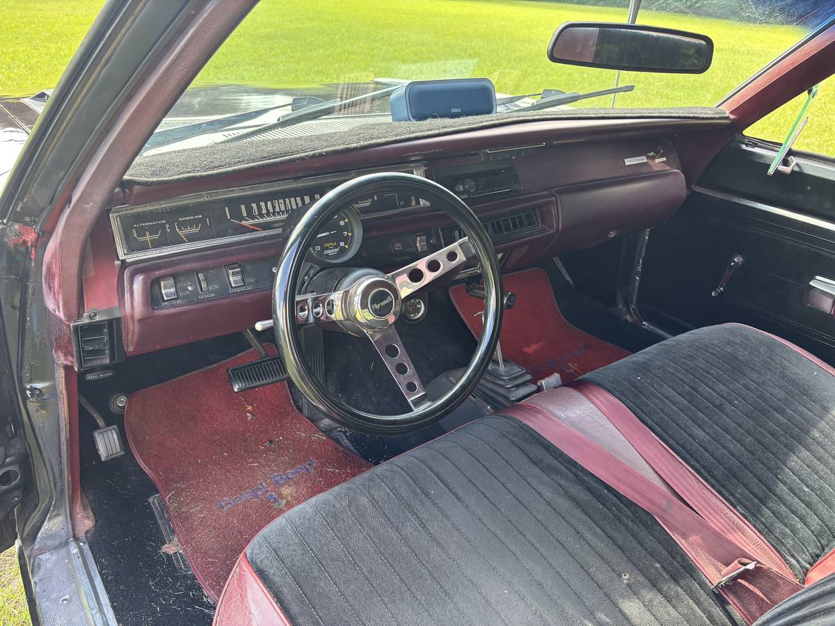 Plymouth-roadrunner-1968-black-3