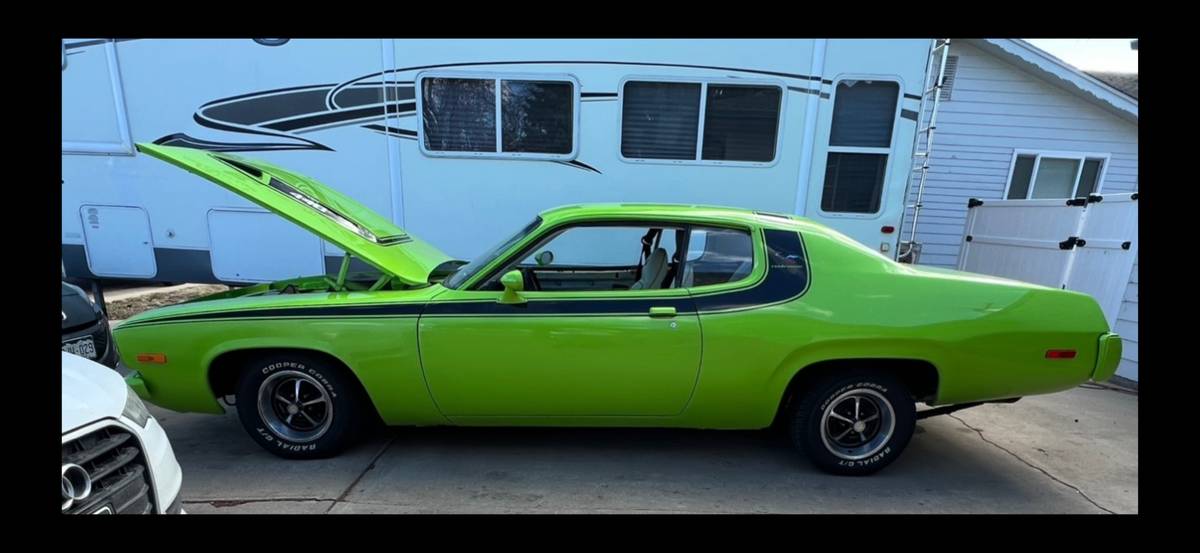 Plymouth-roadrunner-1974-green-1