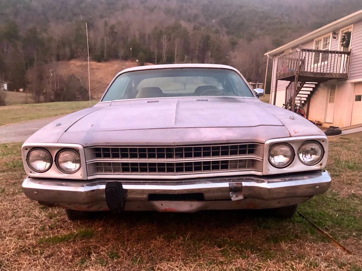 Plymouth-satelite-1973-grey-1