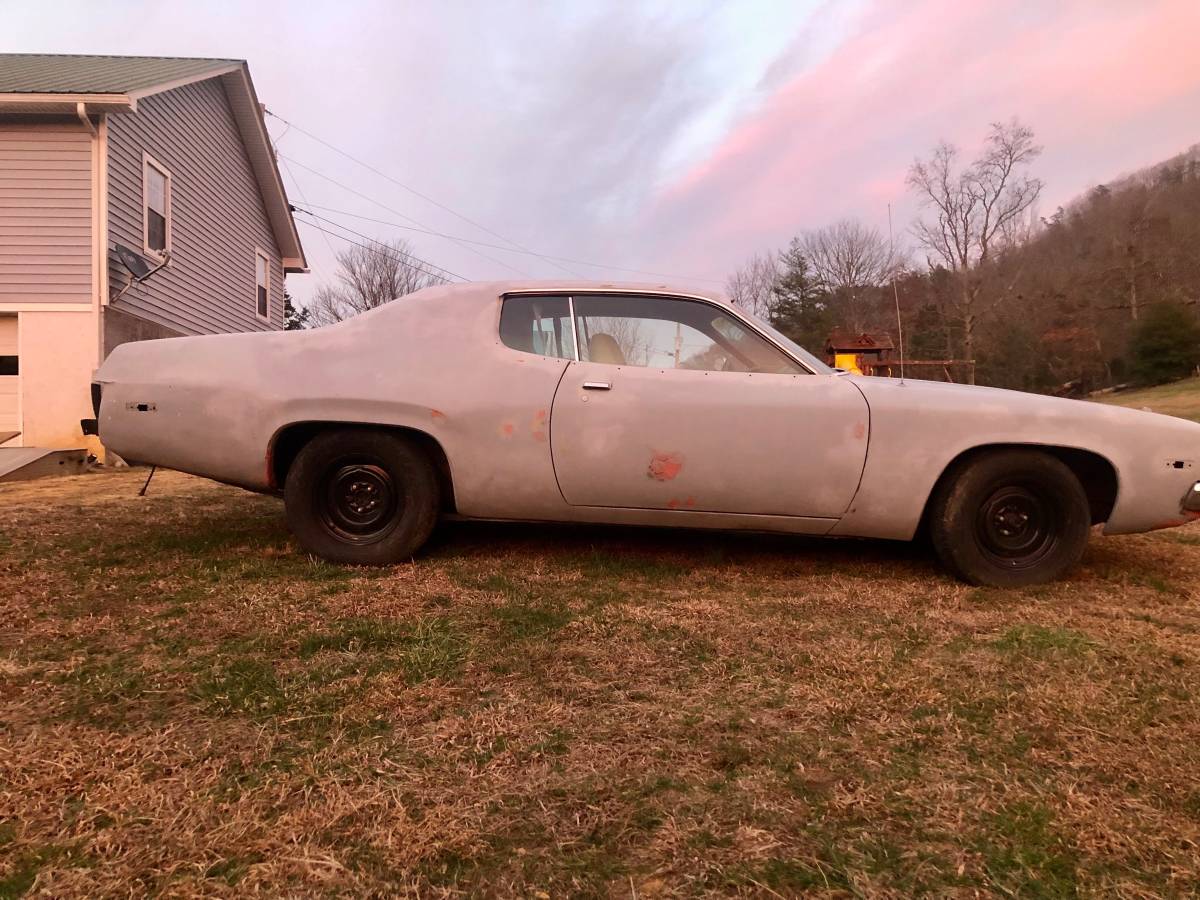 Plymouth-satelite-1973-grey-3