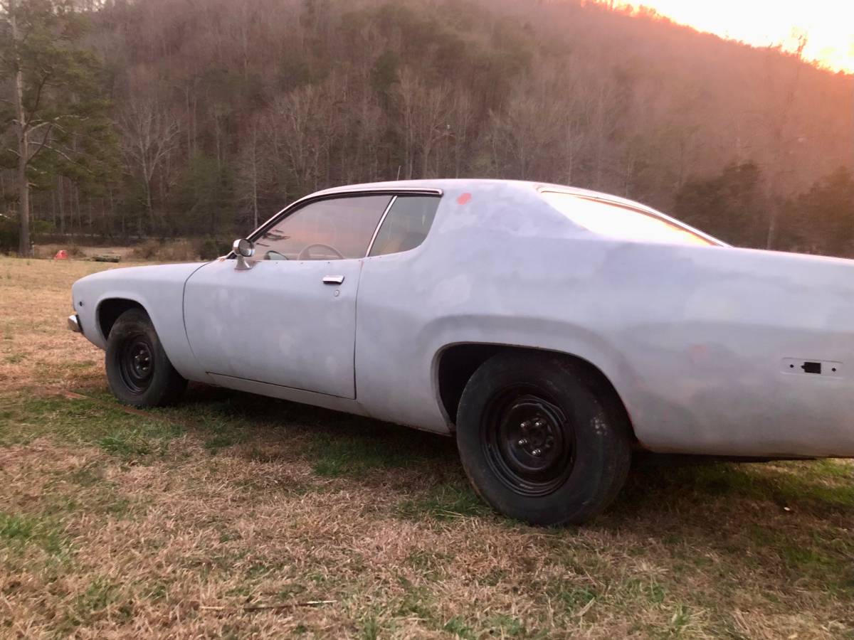 Plymouth-satelite-1973-grey-4