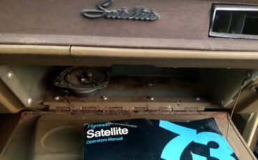 Plymouth-satelite-1973-grey-7