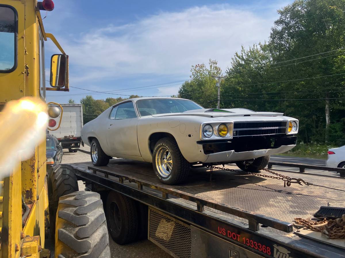 Plymouth-satellite-1974-grey-1