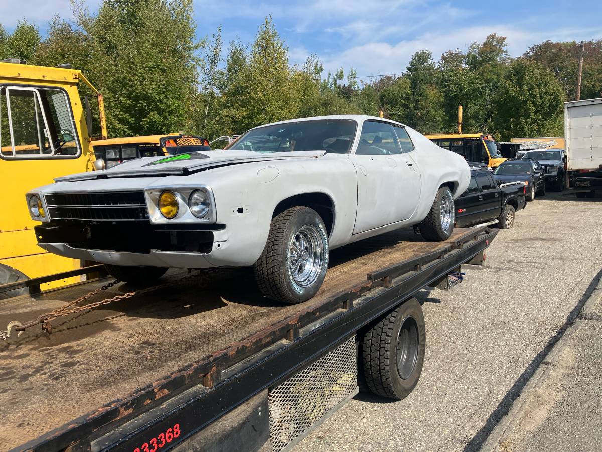 Plymouth-satellite-1974-grey