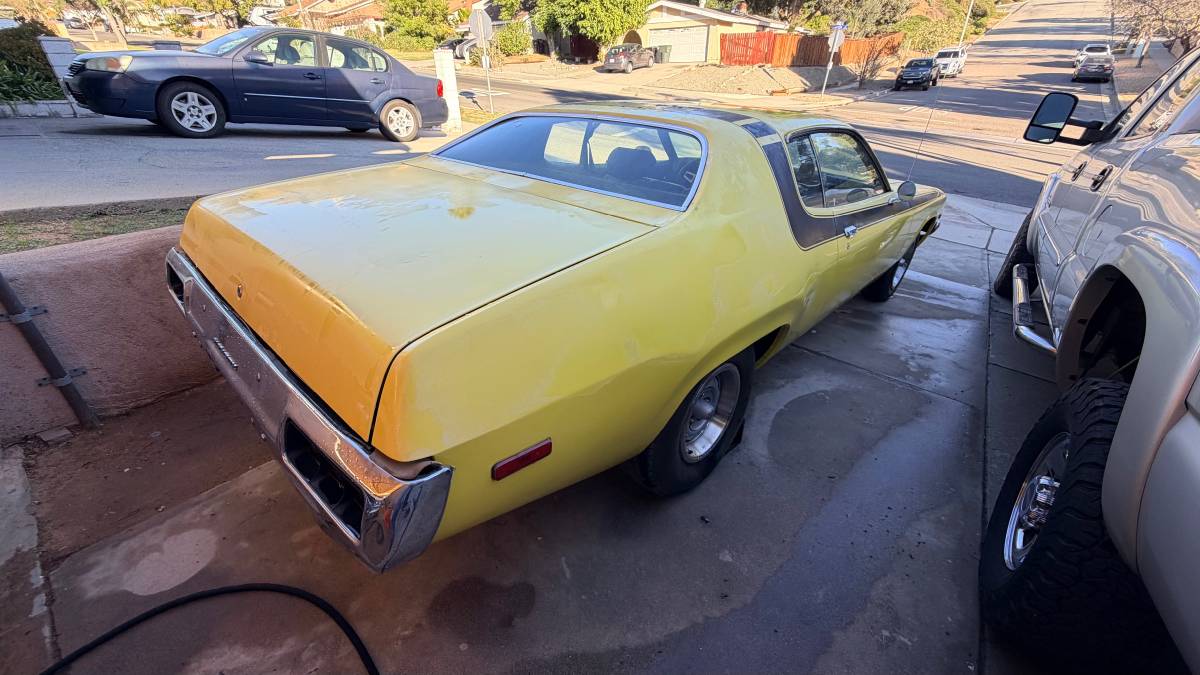 Plymouth-satellite-1974-yellow-4