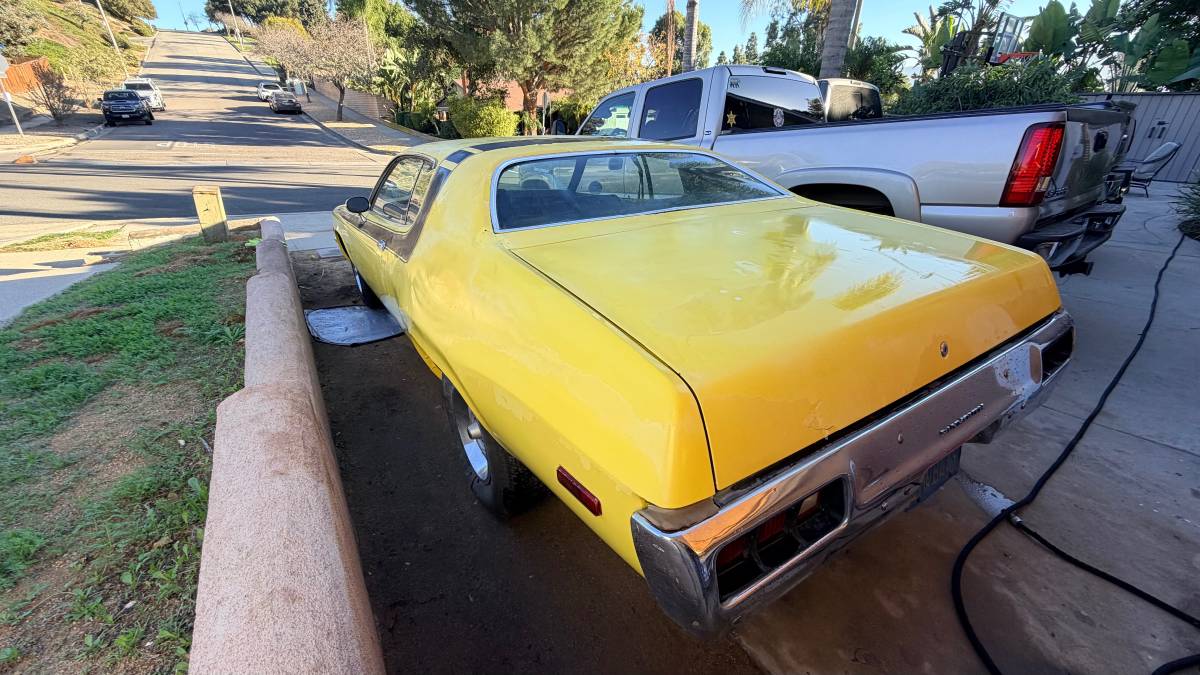 Plymouth-satellite-1974-yellow-5