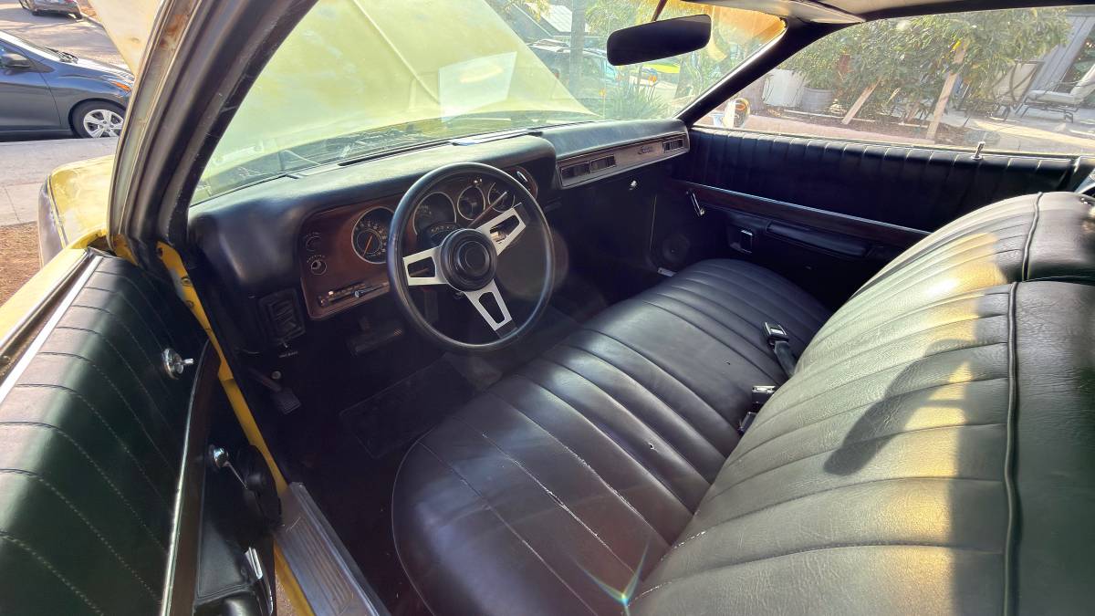 Plymouth-satellite-1974-yellow-9