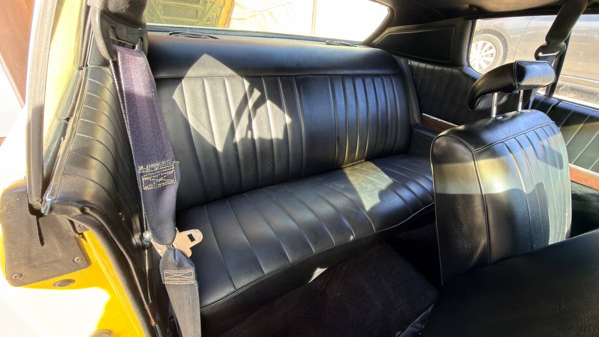 Plymouth-satellite-1974-yellow