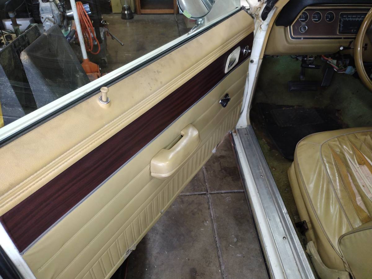 Plymouth-scamp-1974-white-11