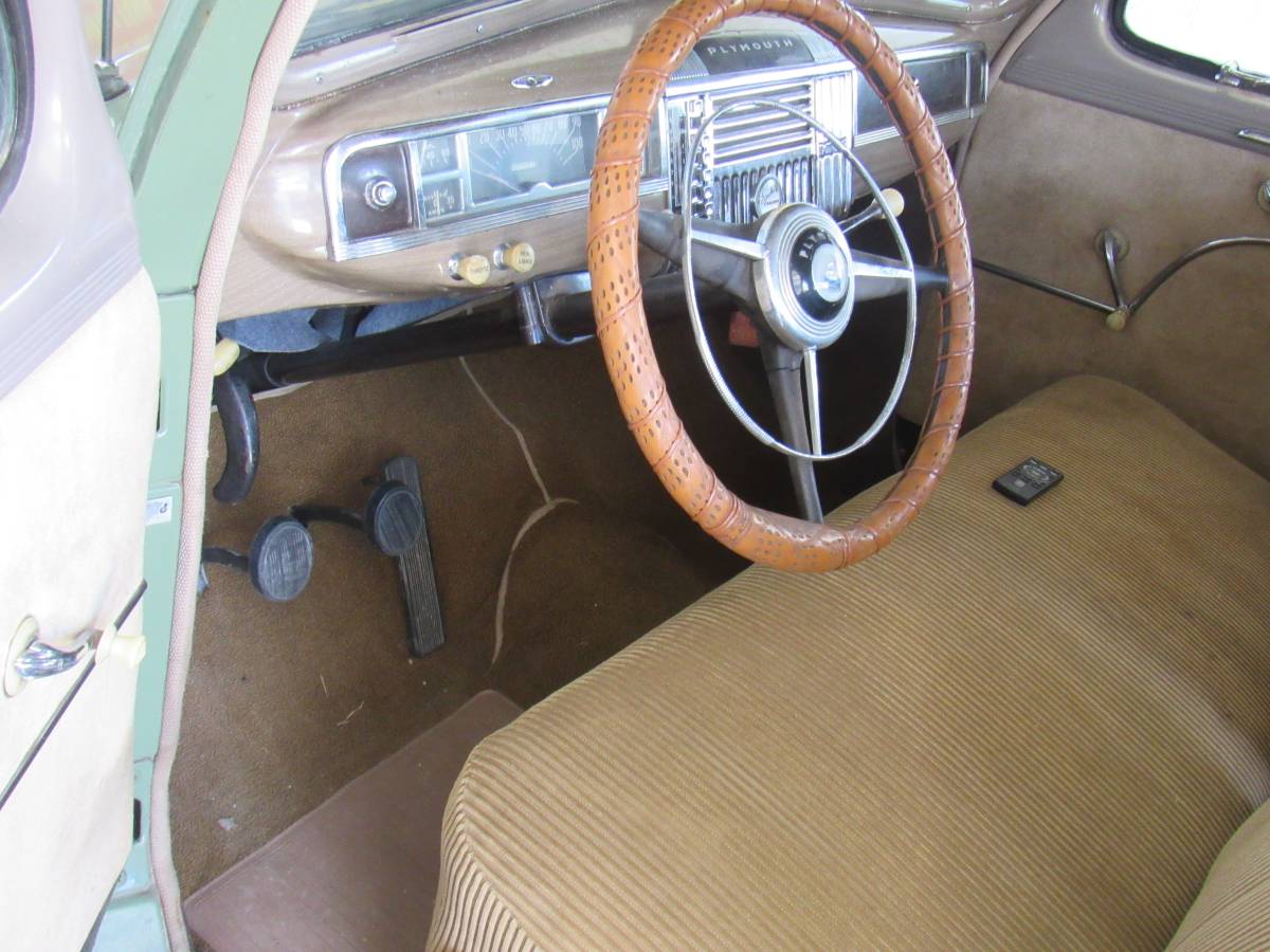 Plymouth-special-deluxe-1948-2