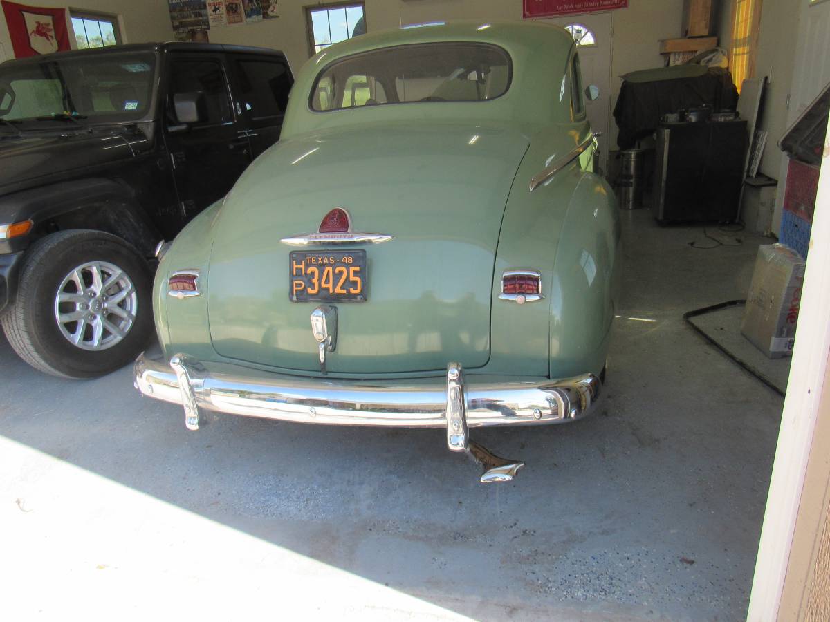 Plymouth-special-deluxe-1948-4