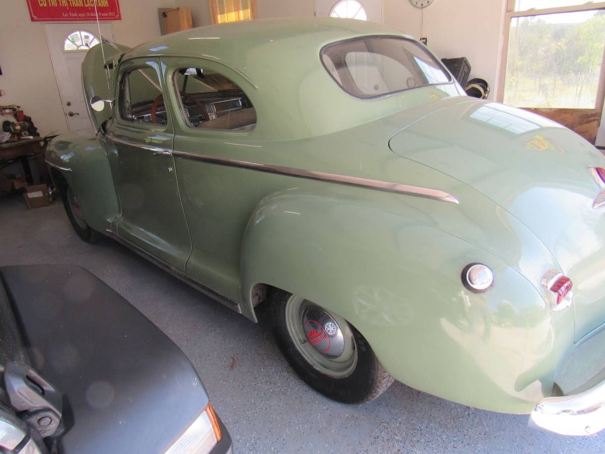 Plymouth-special-deluxe-1948-5