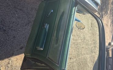 Plymouth-sport-fury-1977-green-1