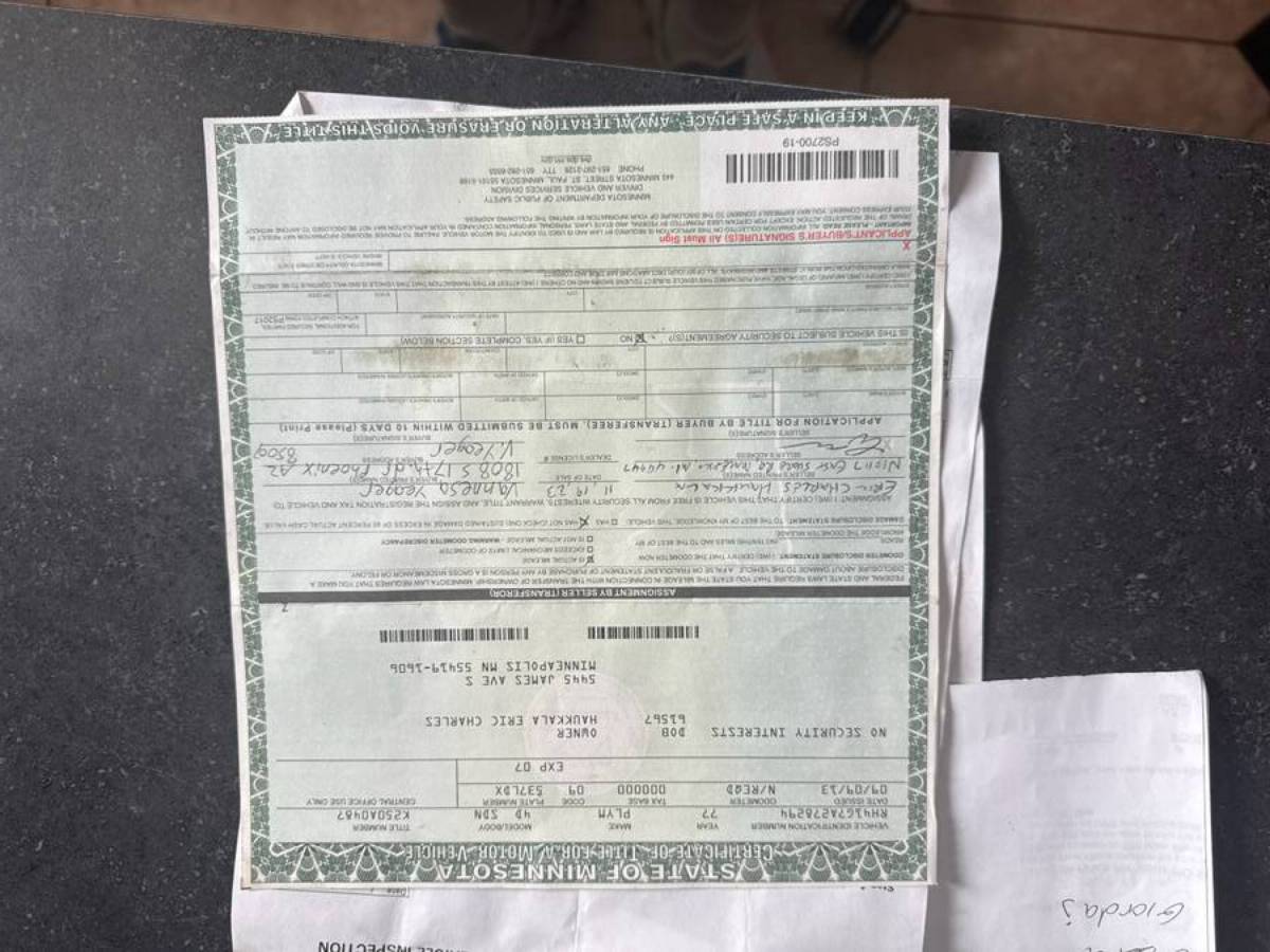 Plymouth-sport-fury-1977-green-11